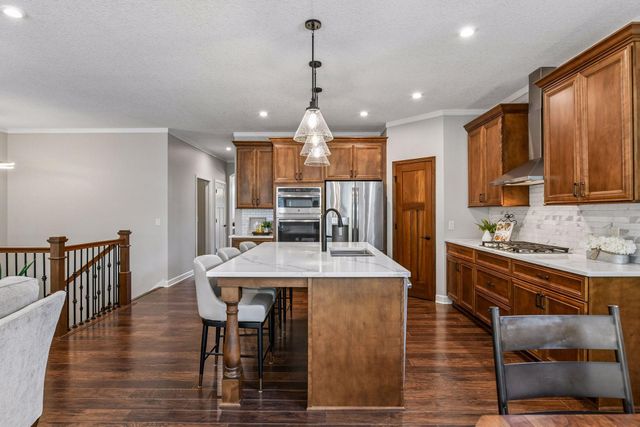 4258 Creekside Way, Minnetrista, MN 55331