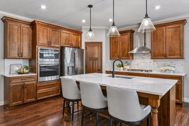 4258 Creekside Way, Minnetrista, MN 55331