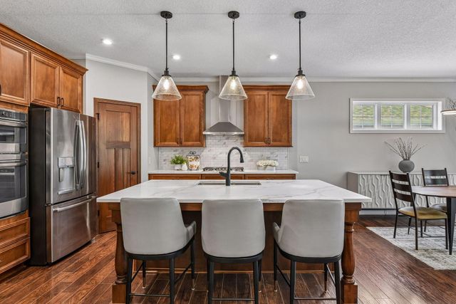 4258 Creekside Way, Minnetrista, MN 55331