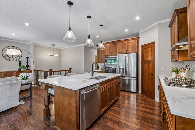 4258 Creekside Way, Minnetrista, MN 55331
