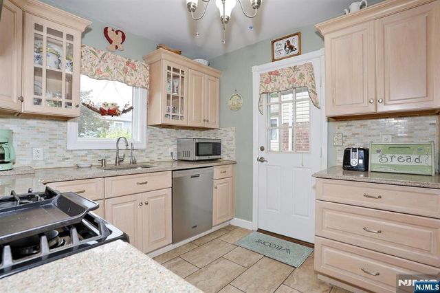 393 New Bridge Road, Bergenfield, NJ 07621