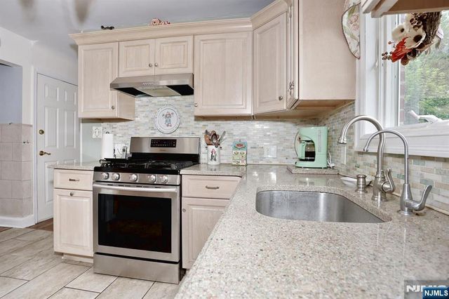 393 New Bridge Road, Bergenfield, NJ 07621