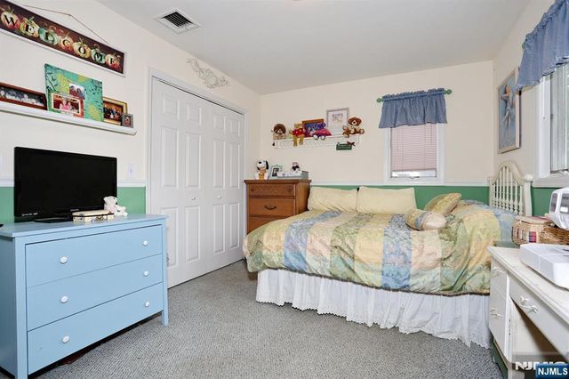 393 New Bridge Road, Bergenfield, NJ 07621