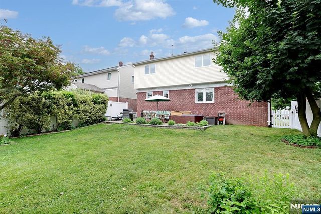 393 New Bridge Road, Bergenfield, NJ 07621
