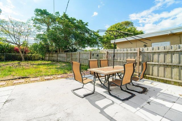 1114 S M Street, Lake Worth Beach, FL 33460