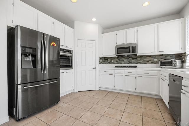 687 Glasgow Court, San Marcos, CA 92069