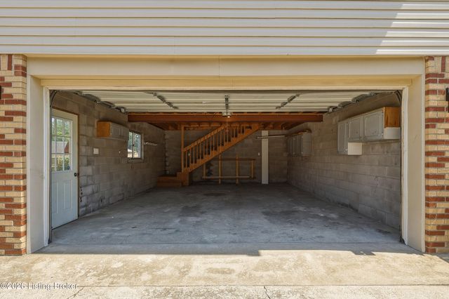 6021 Princess Way, Louisville, KY 40219