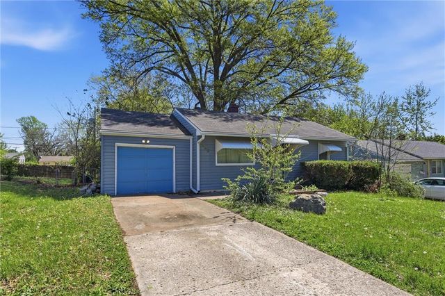 2305 S Crescent Avenue, Independence, MO 64052