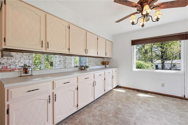 2305 S Crescent Avenue, Independence, MO 64052