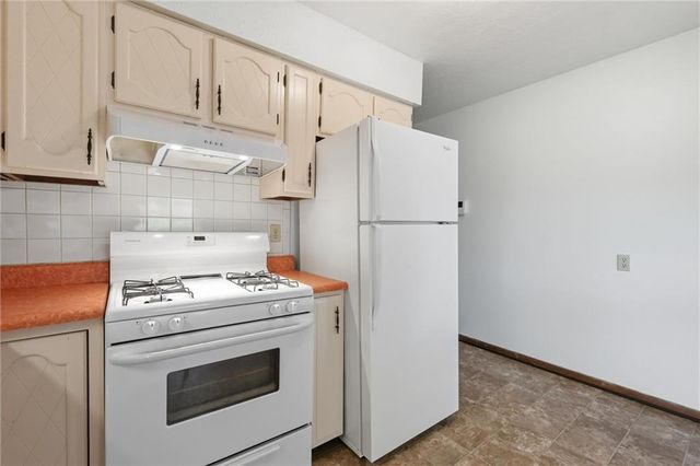 2305 S Crescent Avenue, Independence, MO 64052