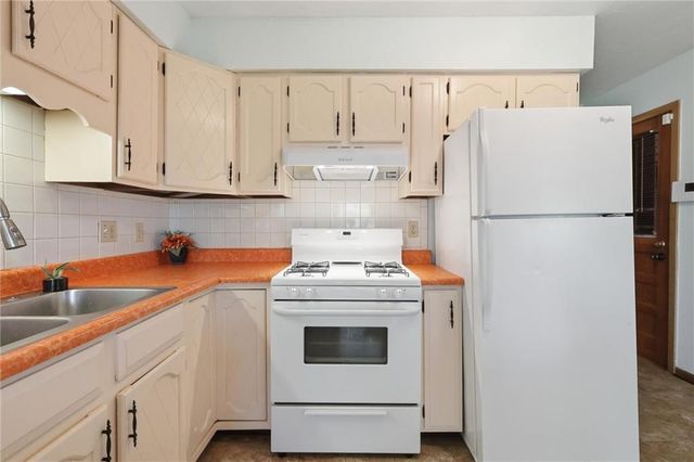 2305 S Crescent Avenue, Independence, MO 64052