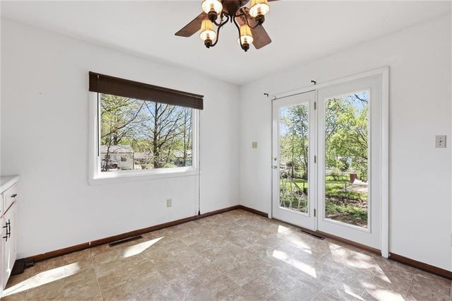 2305 S Crescent Avenue, Independence, MO 64052