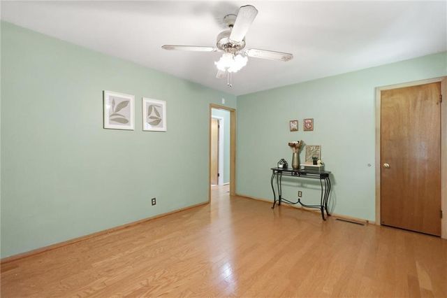 2305 S Crescent Avenue, Independence, MO 64052