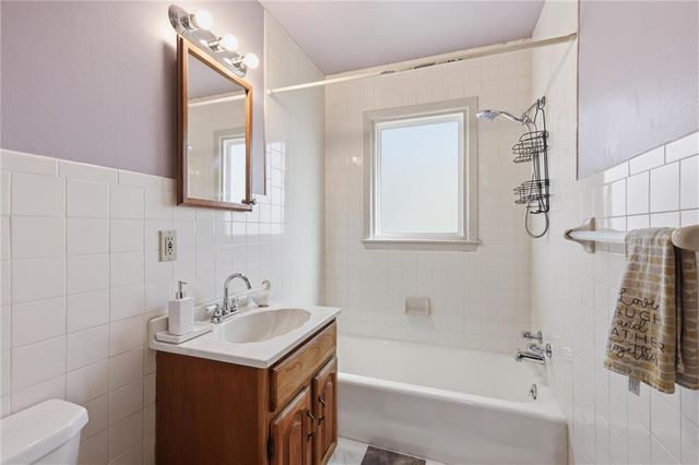 2305 S Crescent Avenue, Independence, MO 64052