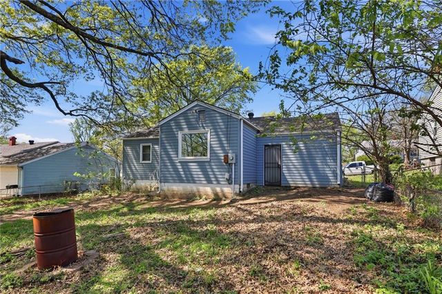 2305 S Crescent Avenue, Independence, MO 64052