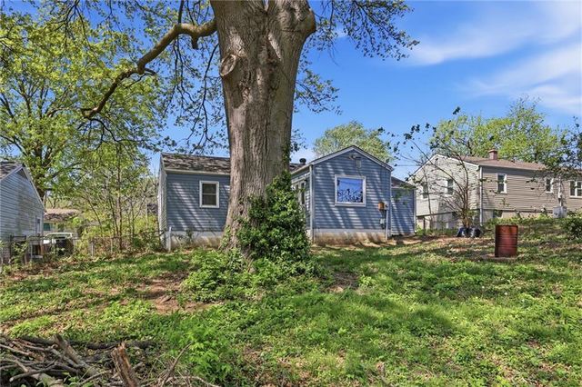 2305 S Crescent Avenue, Independence, MO 64052