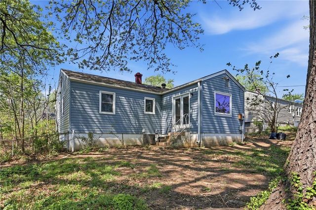 2305 S Crescent Avenue, Independence, MO 64052