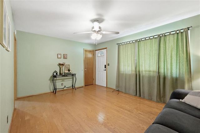 2305 S Crescent Avenue, Independence, MO 64052