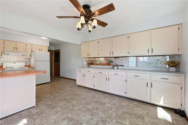 2305 S Crescent Avenue, Independence, MO 64052