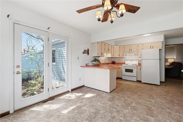 2305 S Crescent Avenue, Independence, MO 64052