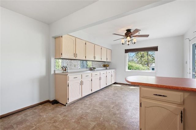 2305 S Crescent Avenue, Independence, MO 64052