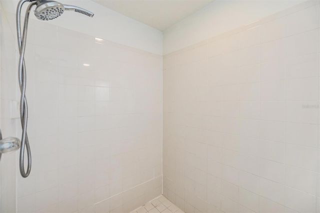 8219 CANTERBURY LAKE BOULEVARD, Tampa, FL 33619