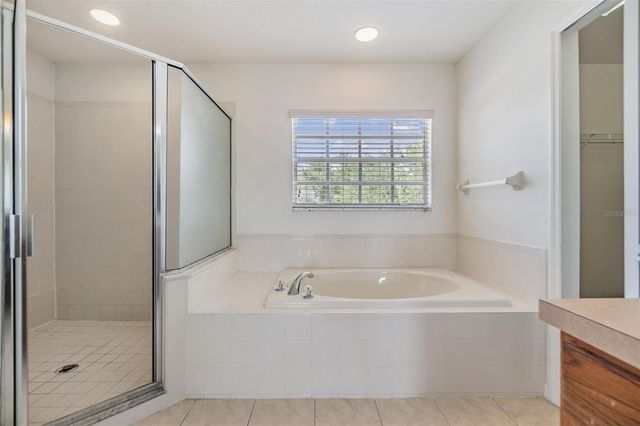 8219 CANTERBURY LAKE BOULEVARD, Tampa, FL 33619