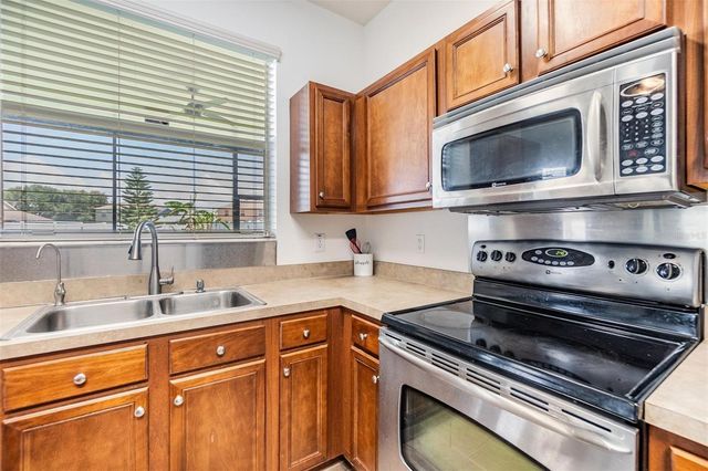 8219 CANTERBURY LAKE BOULEVARD, Tampa, FL 33619