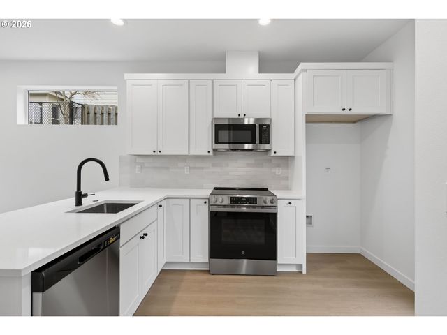4077 Sw MCKINLEY St 37, Gresham, OR 97080