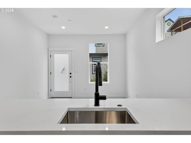 4077 Sw MCKINLEY St 37, Gresham, OR 97080