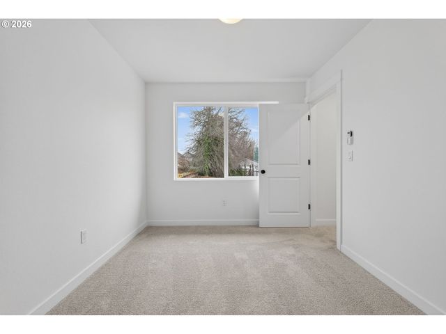 4077 Sw MCKINLEY St 37, Gresham, OR 97080