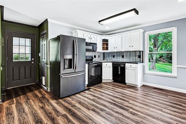 4918 Kaysboro Drive, Winston-salem, NC 27105