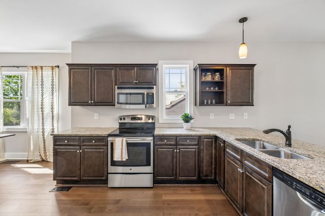 2627 Woodyhill Dr, Nashville, TN 37207