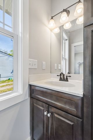 2627 Woodyhill Dr, Nashville, TN 37207