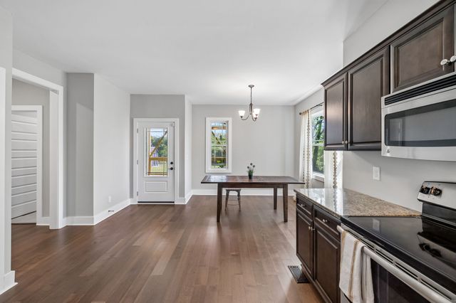 2627 Woodyhill Dr, Nashville, TN 37207