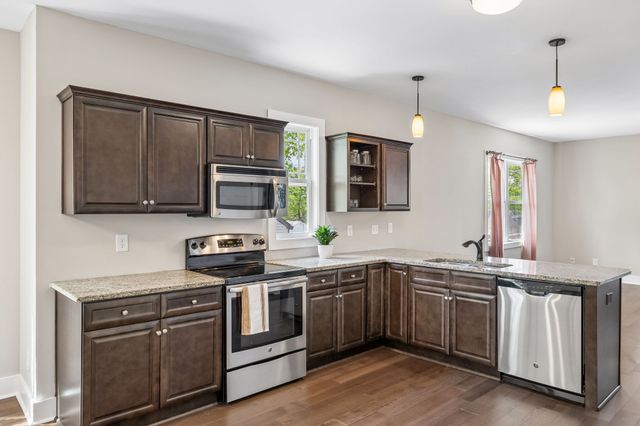 2627 Woodyhill Dr, Nashville, TN 37207