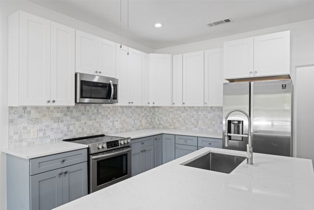 2405 Monroe Street, Commerce, TX 75428