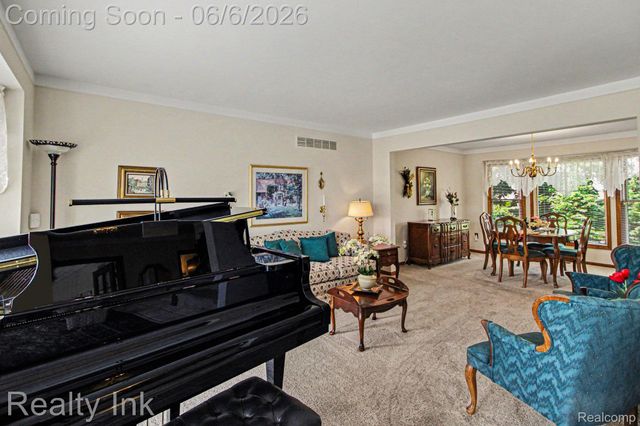 18535 Queensbury Drive, Livonia, MI 48152