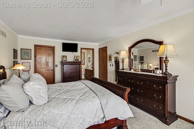 18535 Queensbury Drive, Livonia, MI 48152