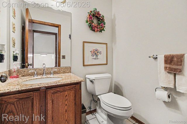 18535 Queensbury Drive, Livonia, MI 48152