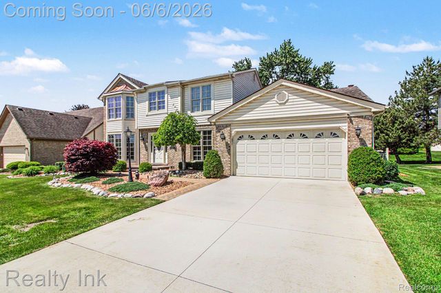 18535 Queensbury Drive, Livonia, MI 48152