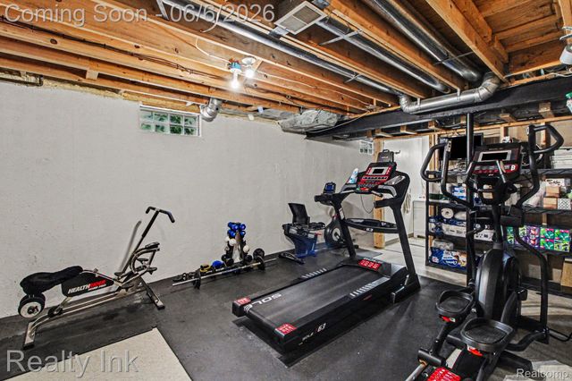 18535 Queensbury Drive, Livonia, MI 48152