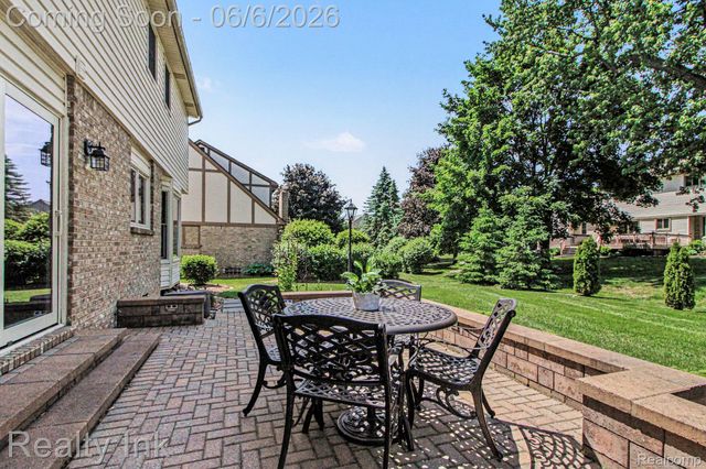 18535 Queensbury Drive, Livonia, MI 48152