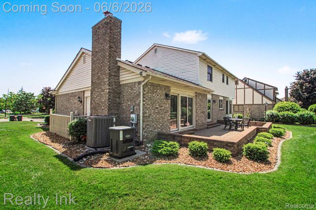18535 Queensbury Drive, Livonia, MI 48152