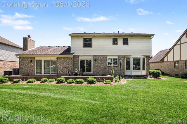 18535 Queensbury Drive, Livonia, MI 48152