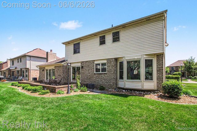 18535 Queensbury Drive, Livonia, MI 48152