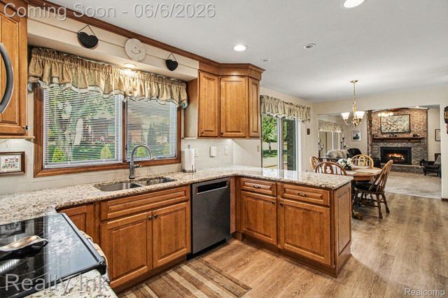 18535 Queensbury Drive, Livonia, MI 48152
