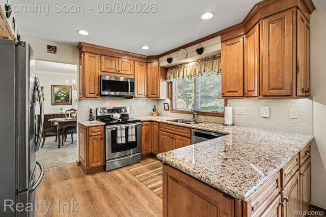 18535 Queensbury Drive, Livonia, MI 48152