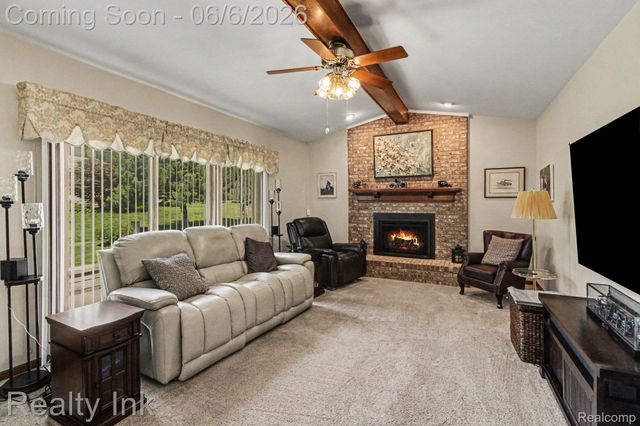 18535 Queensbury Drive, Livonia, MI 48152