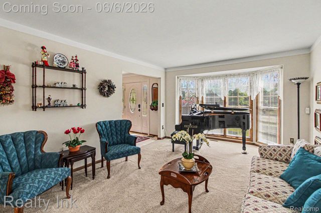 18535 Queensbury Drive, Livonia, MI 48152